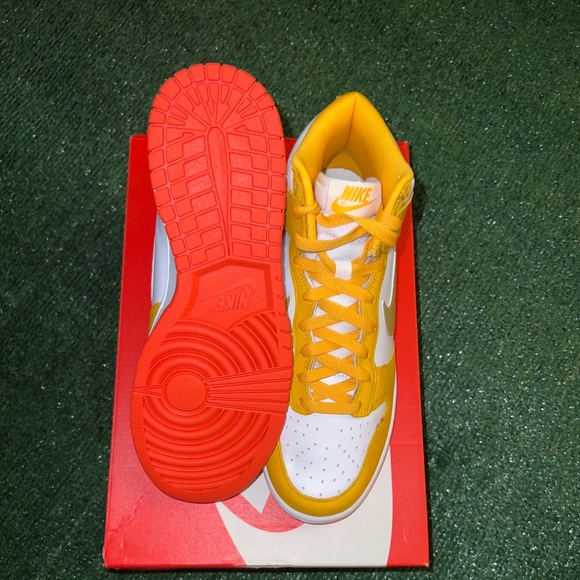 Nike dunk highs “University Gold) W - Picture 2 of 7